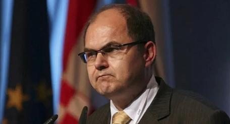 Верховному наблюдателю в Боснии и Герцеговине прислали эсэсовский шлем