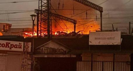 пожар после прилёта «Гераней» по железнодорожной станции в Фастове Киевской области, источник Телеграм-канал Военный Осведомитель