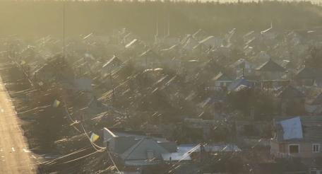 так выглядит Лиман, покрытый слоями оптоволоконных нитей. Представьте, как будут выглядеть города и поля ещё через пару лет боёв с активным применением дронов на оптоволокне, источник Телеграм-канал Военный Осведомитель