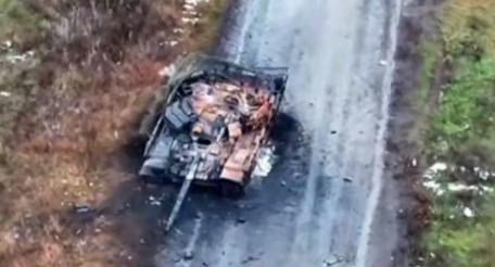 уничтоженный украинский танк Т-64БВ в районе села Резниковка на Северском направлении, источник Телеграм-канал Повёрнутые на войне