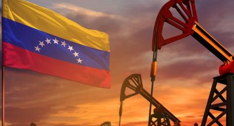 США готовы продавать венесуэльскую нефть Индии, но в рамках соглашения под контролем Вашингтона