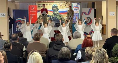 в донецкой школе №119 в честь погибших защитников Донбасса открыли шесть Парт Героя. Каждая такая парта носит имя героя и посвящена его жизненному пути. Все они – ученики разных выпусков этой школы, источник Телеграм-канал Пушилин Д.В.