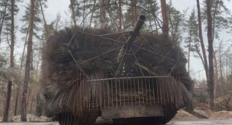 антидроновый зонтик на орудии российского танка в зоне СВО, источник Телеграм-канал Военный Осведомитель