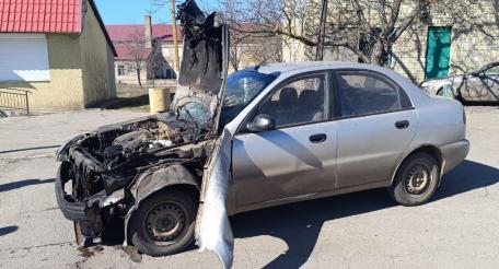 гражданский автомобиль повреждён в Малой Лепетихе в результате обстрела ВСУ, источник Телеграм-канал Администрация Великолепетихского муниципального округа