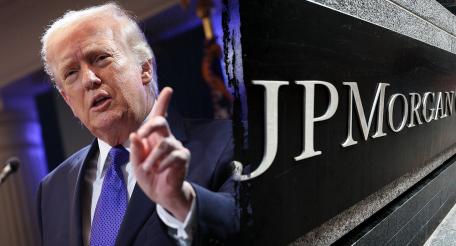 Банки стали лезть в политику и личную жизнь