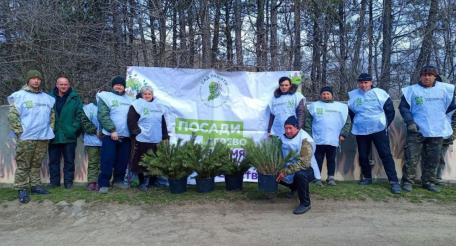 в ДНР стартовала ежегодная акция «Сад памяти». Представители Минприроды ДНР, сотрудники лесничеств, а также волонтёры и местные жители высадили 20 000 сеянцев сосны крымской на территории Артёмовского участкового лесничества. Общая площадь озеленения составила 4,6 гектара, источник Телеграм-канал Всё о ДНР