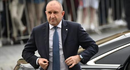 Партия бывшего болгарского президента Румена Радева «Прогрессивная Болгария» лидирует в соцопросах и имеет все шансы победить на парламентских выборах, назначенных на апрель. 