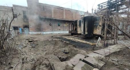 трое сотрудников Алчевского металлургического комбината в ЛНР ранены после атак ВСУ, один из них в тяжёлом состоянии. Сам комбинат серьёзно повреждён: разрушено промышленное оборудование, источник Телеграм-канал Оперативные сводки