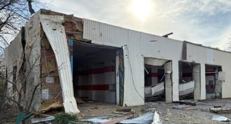 в Николаевке (Донбасс) прилетело по цели на территории пожарной части, источник сообщество Хроники Гераней в мессенджере МАХ