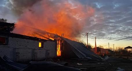 ангары в Черниговской области, поражённые ударом Гераней, источник МАХ-канал Хроники Гераней