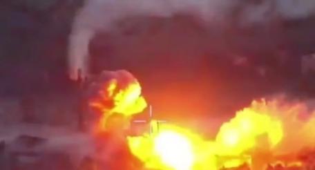 кадр видео, где РФ выносит логистику врага