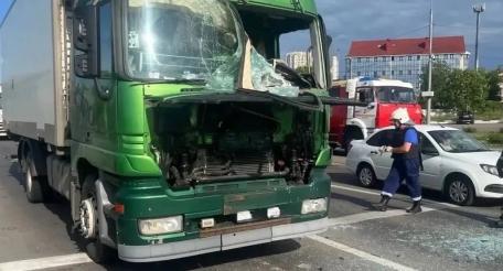 в Белгороде украинские дроны атаковали два грузовых автомобиля, водитель одной из фур погиб, источник МАХ-канал Военный Осведомитель