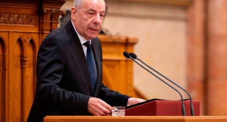 В Венгрии перепишут конституцию для отстранения президента
