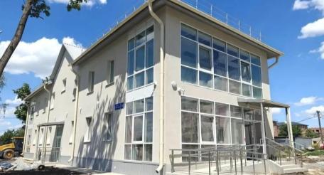 в Мариуполе до конца лета планируют ввести в эксплуатацию второй корпус ДК «Строителей». Здание 1950-х годов постройки площадью 1,5 тыс. кв. метров в Орджоникидзевском районе прошло полный цикл восстановительных работ, источник МАХ-канал Всё о ДНР