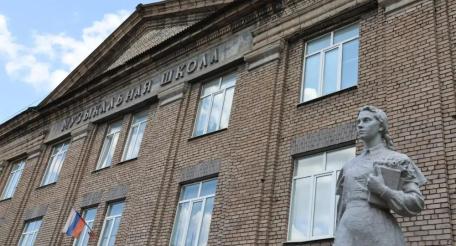 в ЛНР ведётся масштабное обновление музыкальных школ и детских школ искусств. На капитальный ремонт шести таких учреждений направлено порядка 190 миллионов рублей, источник МАХ-канал Леонид Пасечник