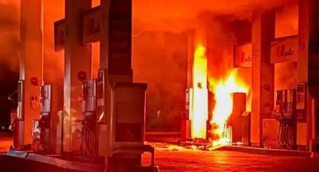 В Харькове продолжают добивать заправки, источник МАХ-канал Сводки СВО Аналитика. Вперед к Победе