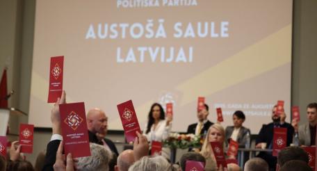 Идущая на выборы в Сейм неонацистская партия «Austošā Saule Latvijai» («Восходящее солнце для Латвии») в своей предвыборной программе призвала отменить статус «неграждан», после чего начать депортации «нелояльных» представителей этой части латвийского населения. 