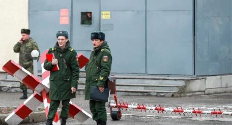 102-я российская военная база дислоцируется в Гюмри с 1995 г. на основе межгосударственного договора между Арменией и Россией.