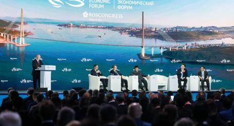 Президент России Владимир Путин выступает на XI Восточном экономическом форуме