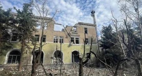 новые цели поражены ВС РФ в Краматорске. Предварительно, удар пришёлся по зданию главного управления национальной полиции, используемому украинскими формированиями, источник МАХ-канал Поддубный
