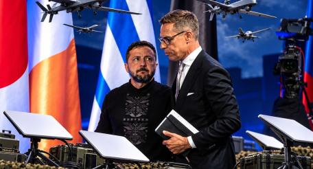 Финский президент публично умолял американского миллиардера разрешить Украине использовать Starlink для ударов по российским пусковым установкам баллистических ракет.