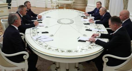 Владимир Путин провёл в Кремле встречу с председателем партии «Союз независимых социал-демократов» (СНСД) Милорадом Додиком и председателем правительства Республики Сербской Саво Миничем, которые находятся в Москве с рабочим визитом.