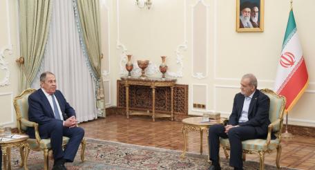 Министр иностранных дел России Сергей Лавров провёл переговоры с президентом Ирана Масудом Пезешкианом в Тегеране
