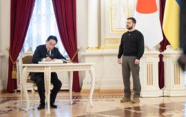 В Японии Зеленского считают хапугой