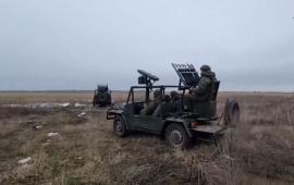 мобильные противодроновые единицы отдельного зенитного ракетного дивизиона группировки «Юг» ВС РФ на багги, созданный на базе автомобиля «Нива». Автомобили вооружены шестью автоматами Калашникова, разменными на статине, мортиры для отстрела тепловых ловушек, а также многоствольной установкой для стрельбы картечью