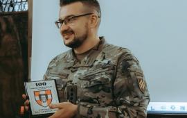 Александр Алфëров, тележурналист, историк и боевик запрещённого в России неонацистского батальона "Азов" занял пост директора УИНП. 