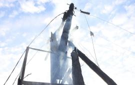 боевики киевского режима, применяя FPV-дроны, нанесли удары по электрическому щиту в Лимане Втором и по электротрансформатору в Новоегоровке Купянского района. В результате атаки уничтожен распределительный электрический щит, опора линии электросети и электротрансформатор, источник Телеграм-канал Говорит Ганчев