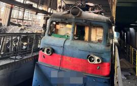 последствия прилётов БПЛА-камикадзе «Герань-2» по локомотивному депо в н.п Знаменка, Кировоградская область, этой ночью, источник Телеграм-канал Хроники Гераней 