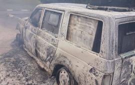 глава Белгородского района успела выпрыгнуть из машины прямо перед тем, как её атаковал дрон. Водитель и чиновница успели покинуть автомобиль прямо перед ударом, машина полностью сгорела, источник Телеграм-канал Zvezdanews | «Звезда»