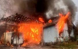 последствия сегодняшнего удара БПЛА в Святогорске на Донбассе. Бусик в кадре, источник Телеграм-канал Хроники Гераней