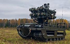 огнемётный робот мини-ТОС на базе НРТК «Курьер». В современных боевых условиях работа Солнцепёков практически невозможна, из-за БПЛА противника, так как обычный Солнцепёк работает с расстояния около шести км, а мини-ТОС, на базе НРТК «Курьер», имеет шанс стать хорошей альтернативой, источник Телеграм-канал Дневник Десантника