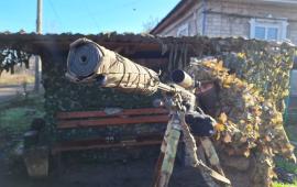 снайперы группировки «Центр» сбивают десятки БПЛА. Сверхточные стрелки поддерживают и прикрывают штурмовиков в бою, источник Телеграм-канал Военкор Астрахань