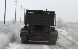 кадры боевой работы расчёта тяжёлой огнемётной системы ТОС-3 «Дракон» 29-й отдельной бригады радиационной, химической и биологической защиты группировки войск «Центр» на Красноармейском направлении, источник Телеграм-канал Военный Осведомитель