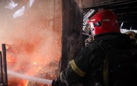 Последствия удара Гераней по цели в Малиновке Харьковской области. Площадь пожара составила 3000 кв. метров, источник Телеграм-канал Хроники Гераней