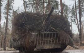 антидроновый зонтик на орудии российского танка в зоне СВО, источник Телеграм-канал Военный Осведомитель