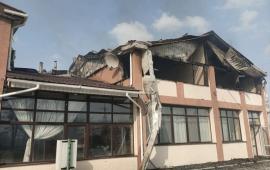 ВСУ атаковали неработающее кафе «Атмосфера» в Энергодаре. Здание кафе серьёзно повреждено, возник пожар. ВСУ пытались атаковать сотрудников МЧС во время тушения пожара. В момент удара в здании никого не было, никто не пострадал, источник мессенджер MAX сообщество Запорожский Телеграф