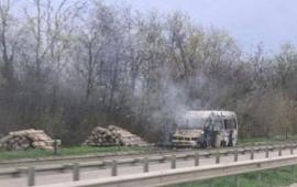 между Краматорском и Славянском FPV поразил бусик «сетконатягивателей», источник сообщество Хроники Гераней в мессенджере МАХ