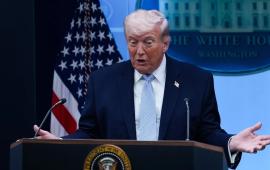 В конгрессе США демократы обсуждают импичмент Дональду Трампу 