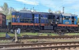 попавший под атаку локомотив в Коростене Житомирской области, источник МАХ-канал Хроники Гераней