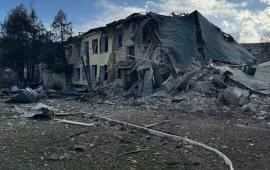 последствия удара УМПК по ПВД ВСУ в Ямполе Сумской области, источник МАХ-канал Сводки СВО Аналитика. Вперед к Победе.