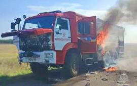 ВСУ вновь атаковали пожарную автоцистерну МЧС России в ДНР. Личный состав успел отойти на безопасное расстояние. Никто из огнеборцев не пострадал, источник МАХ-канал МЧС ДНР
