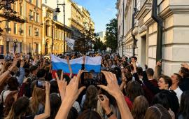 Сторонники "Яблока" собрались у здания Верховного Суда на Поварской