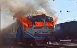 ВС РФ нанесли скоординированные точечные удары по объектам железнодорожной инфраструктуры Украины в Харьковской и Одесской областях. Были атакованы локомотивы и транспортные узлы, при этом для поражения целей применялись модернизированные беспилотники «Герань», оснащённые реактивными двигателями, источник МАХ-канал Дневник Десантника 