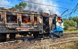 последствия удара Герани по пригородному поезду в окрестностях Харькова, источник МАХ-канал Хроники Гераней