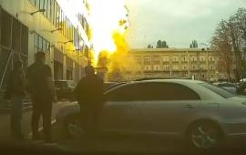 эпичные кадры прилёта «Герани-5» по бизнес-центру «Инком» в Киеве, где располагается интернет-провайдер Datagroup, источник МАХ-канал Военный Осведомитель 