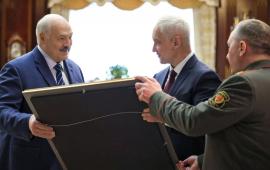Министр обороны России Андрей Белоусов на уходящей неделе посетил Минск с рабочим визитом и провёл встречу с президентом Белоруссии Александром Лукашенко. Глава оборонного ведомства принял участие в заседании коллегии министерств обороны РФ и РБ, провёл двусторонние переговоры с белорусским коллегой Виктором Хрениным.